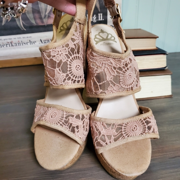 Fergalicious KRAZY Slingback Wedge Sandals Sheer Lace Mesh womens sz 8 - Picture 3 of 9